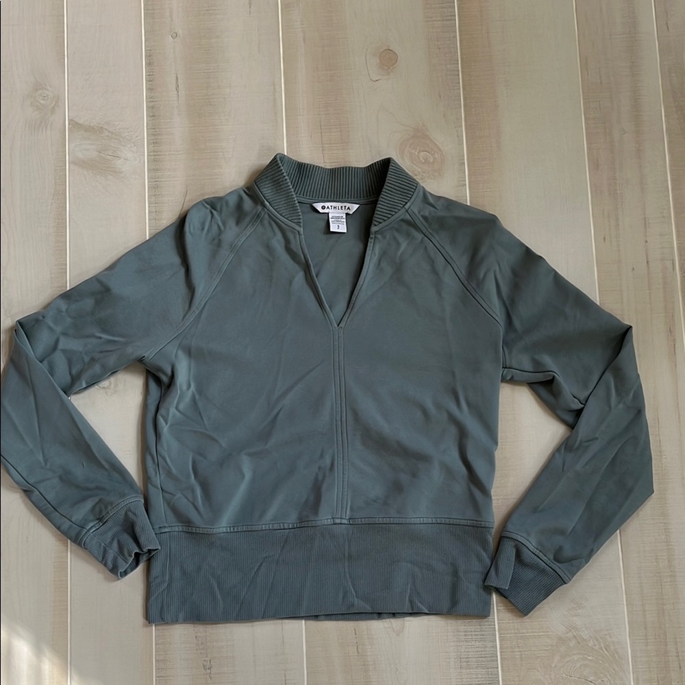 Athleta Pullover Athletic Wear size Small P. Sage Green.